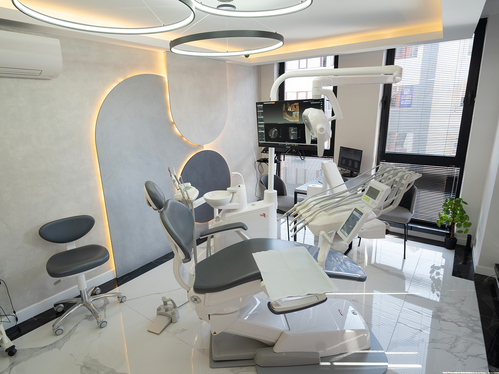 Meydan Diş Kliniği Trabzon | Modern Diş Tedavisi ve Estetik Meydan Diş Kliniği Trabzon | Modern Diş Tedavisi ve Estetik